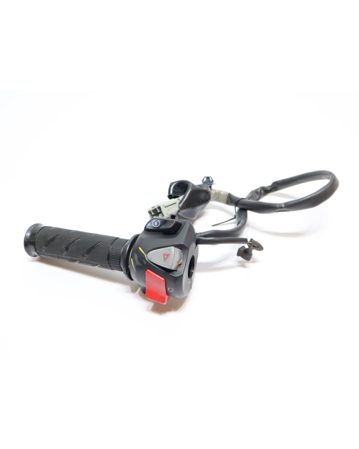 Honda CBR500R, omkopplare med gashandtag höger