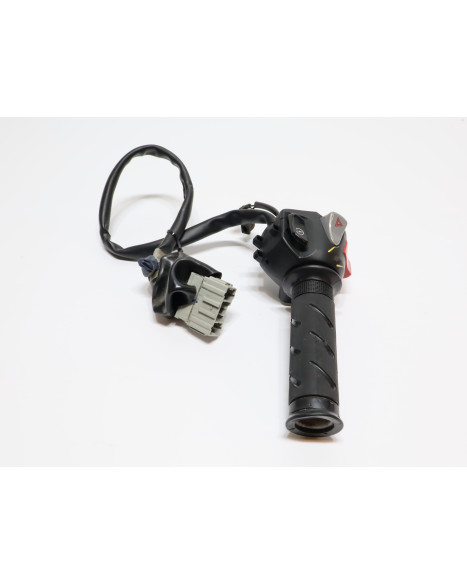 Honda CBR500R, omkopplare med gashandtag höger