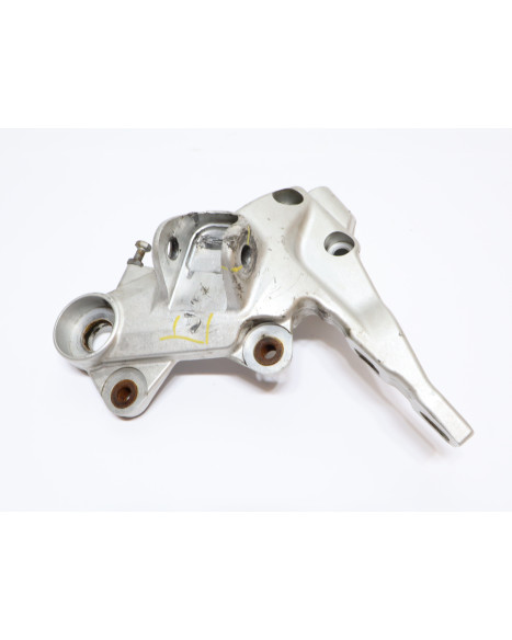 KTM 690 SMC R, fäste fotpinnne höger