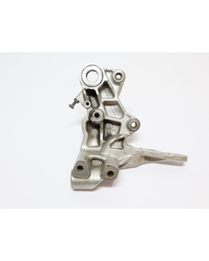 KTM 690 SMC R, fäste fotpinnne höger