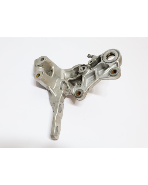 KTM 690 SMC R, fäste fotpinnne höger 2