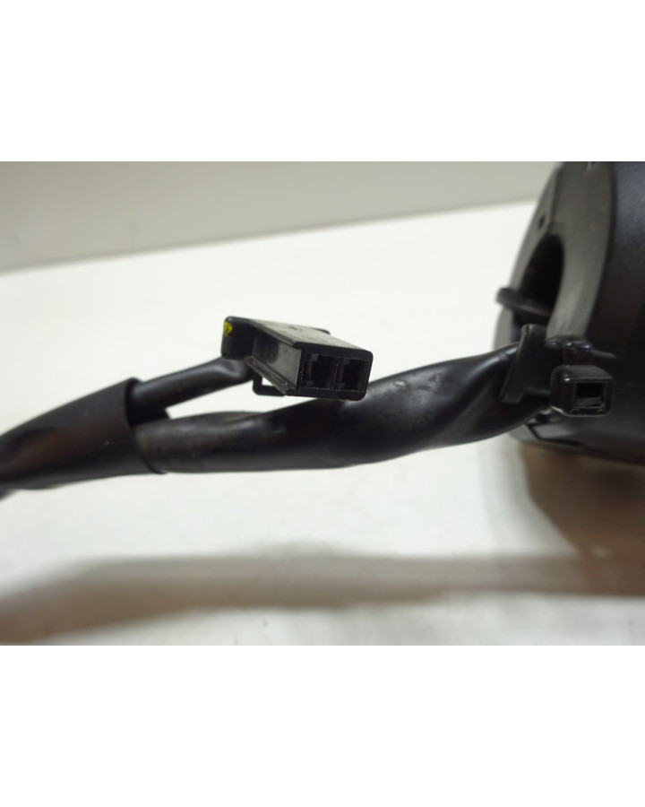 Yamaha XSR900, omkopplare vänster