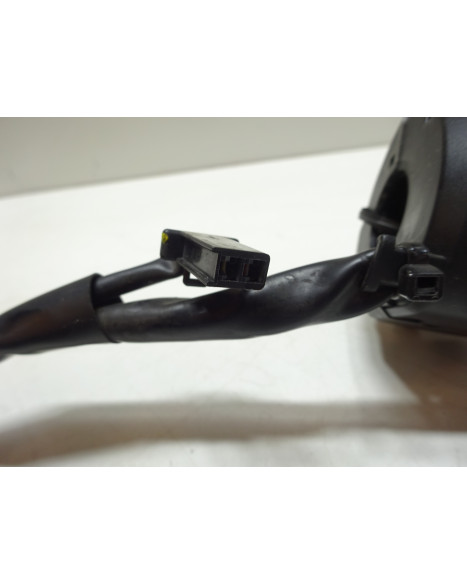 Yamaha XSR900, omkopplare vänster