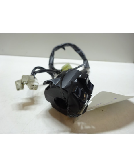 Yamaha XSR900, omkopplare vänster