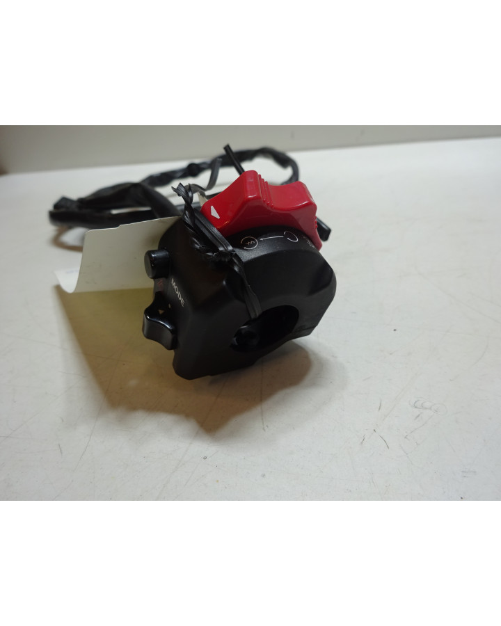 Yamaha XSR900, omkopplare höger