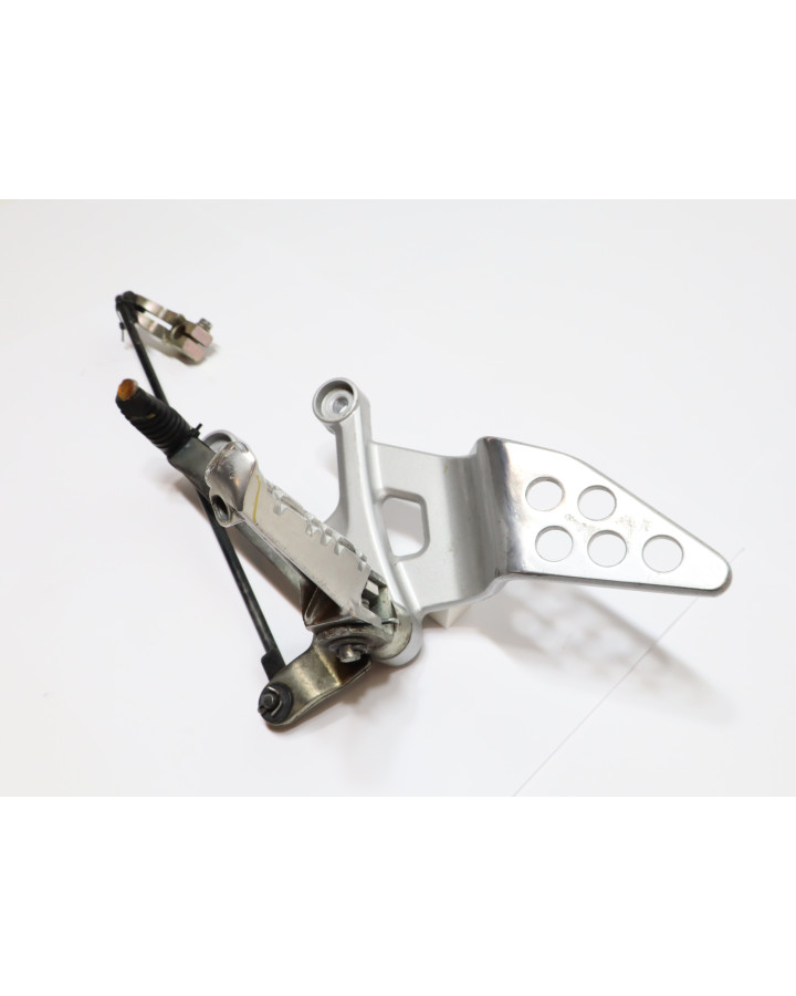 Yamaha YZF-R125, fotpinne vänster komplett