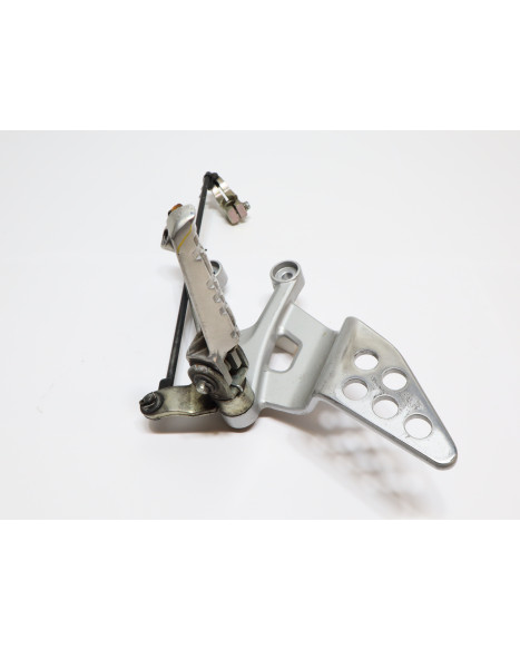 Yamaha YZF-R125, fotpinne vänster komplett