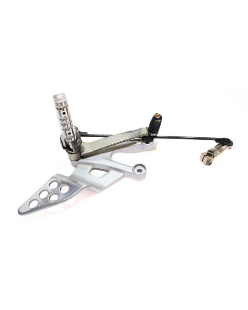 Yamaha YZF-R125, fotpinne vänster komplett 2