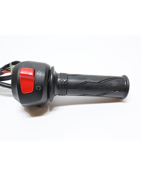 Yamaha YZF-R125, omkopplare med gashandtag höger 2