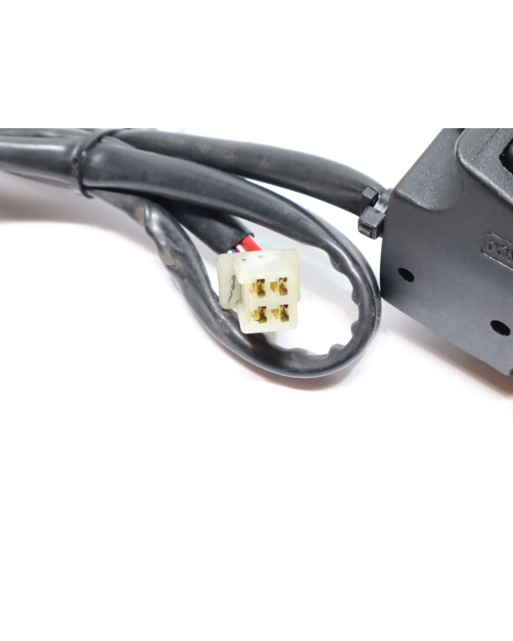 Yamaha YZF-R125, omkopplare med gashandtag höger