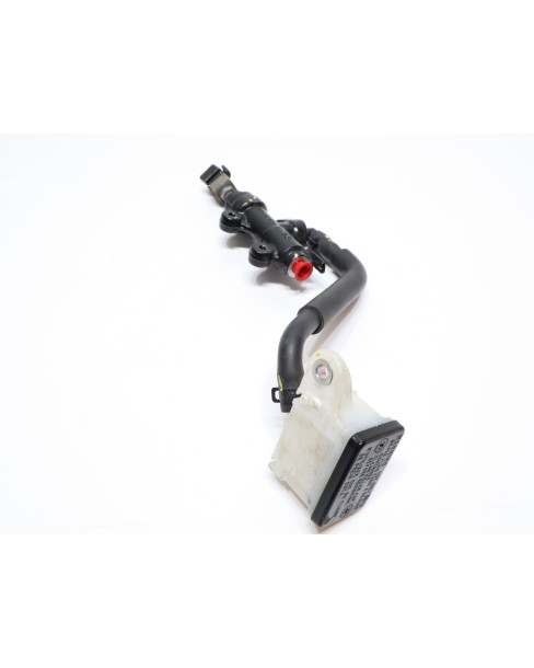 Honda CBR650F, bromscylinder bak 2