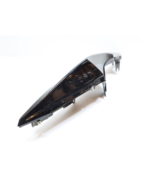 Yamaha YZF-R125, bakre sidokåpa vänster