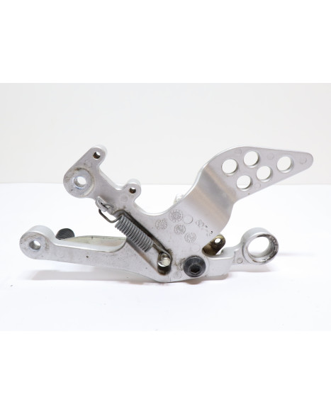 Yamaha YZF-R125, fotpinne höger komplett