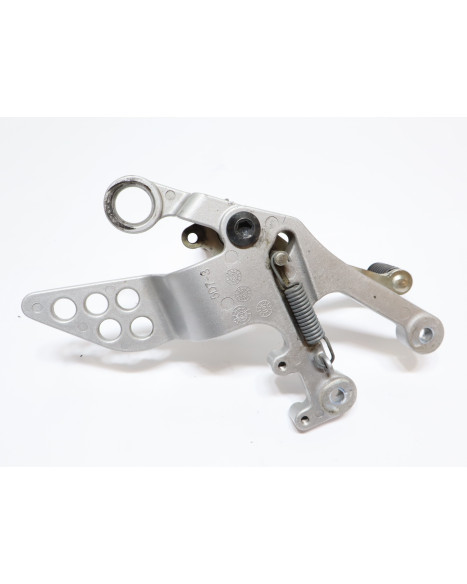 Yamaha YZF-R125, fotpinne höger komplett