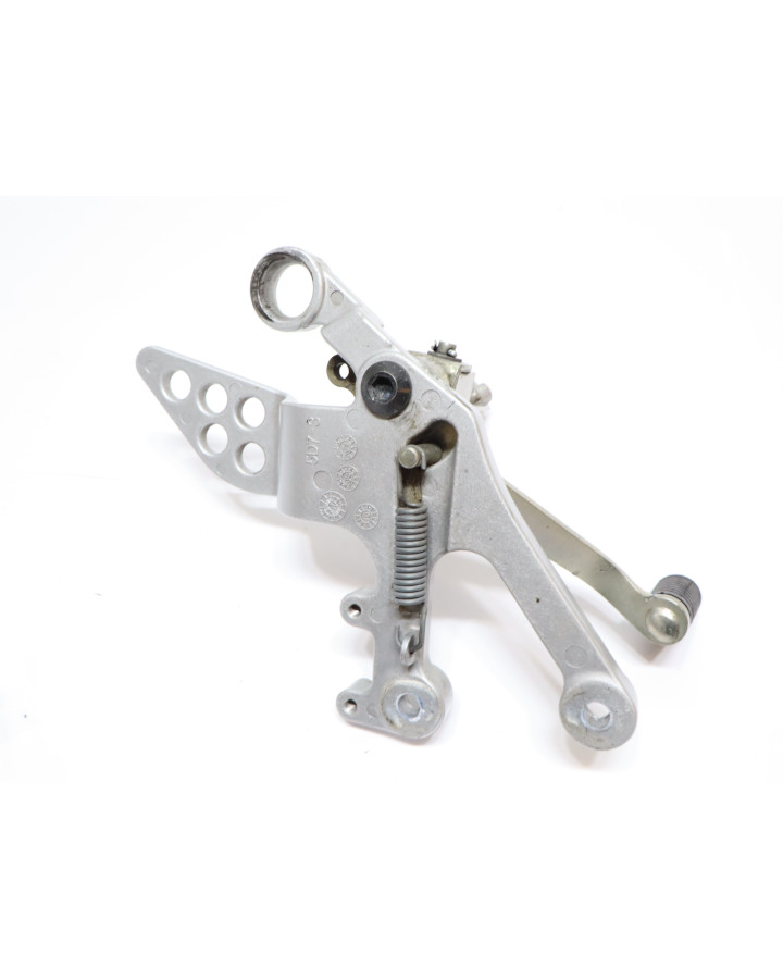 Yamaha YZF-R125, fotpinne höger komplett