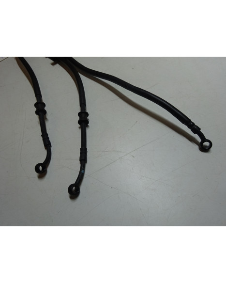 Yamaha XSR900, bromsslangar fram