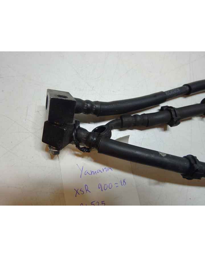 Yamaha XSR900, bromsslangar fram