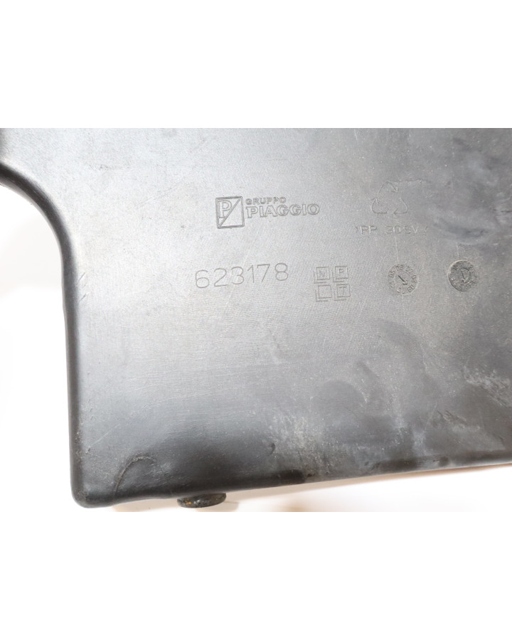 Piaggio MP3 125/250/300, batterilucka