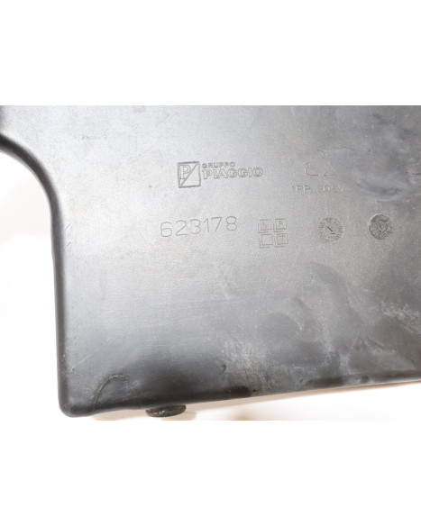 Piaggio MP3 125/250/300, batterilucka