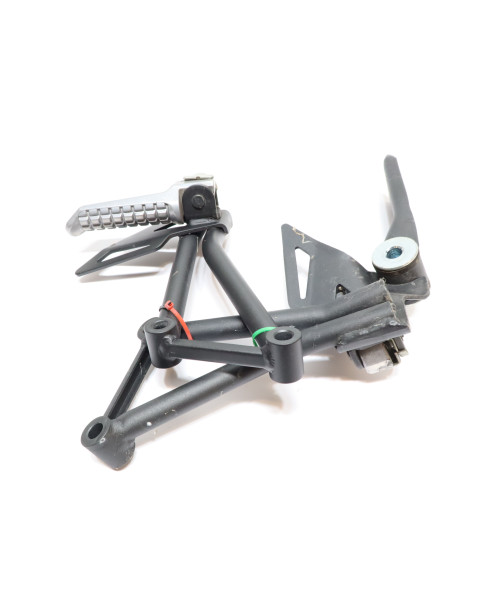 Kawasaki Ninja 125, passagerarfotpinne komplett (par) 2