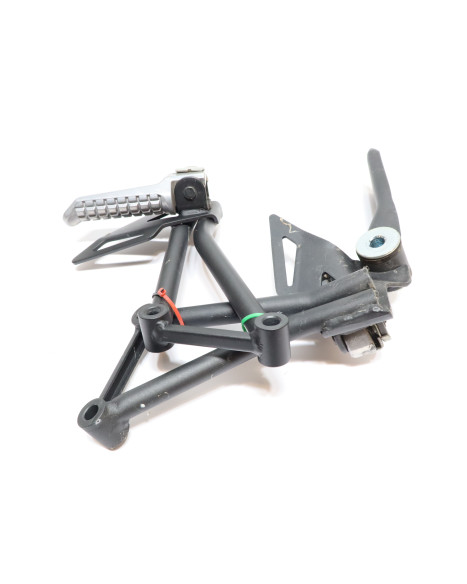 Kawasaki Ninja 125, passagerarfotpinne komplett (par)