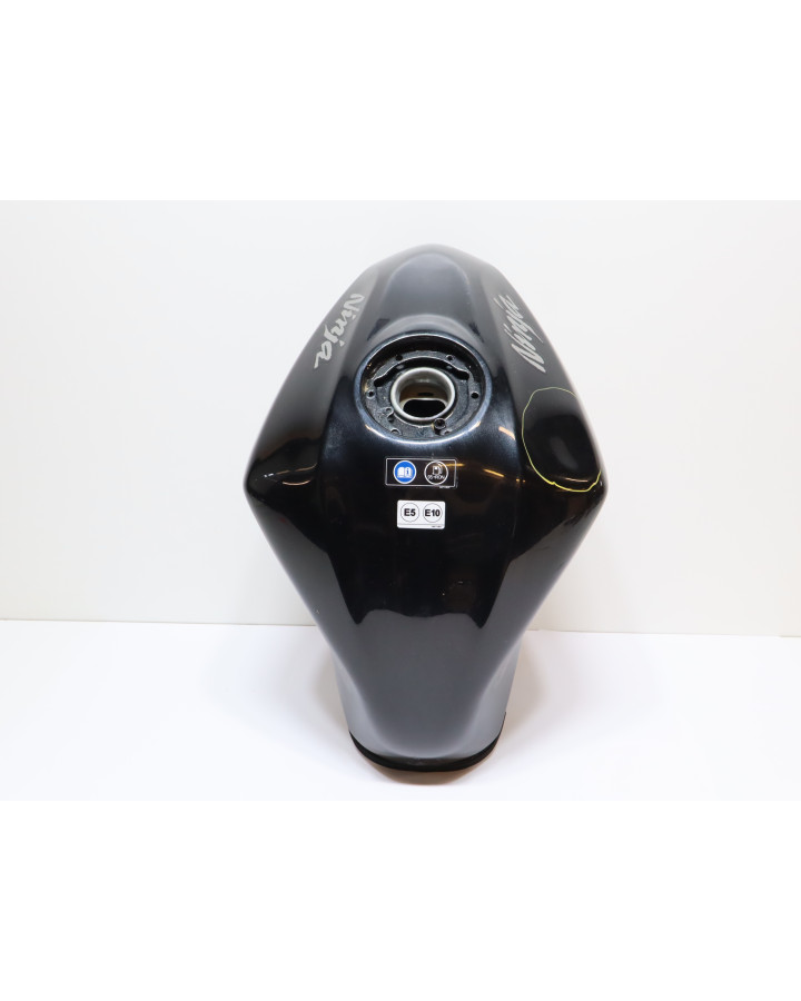 Kawasaki Ninja 125, bränsletank