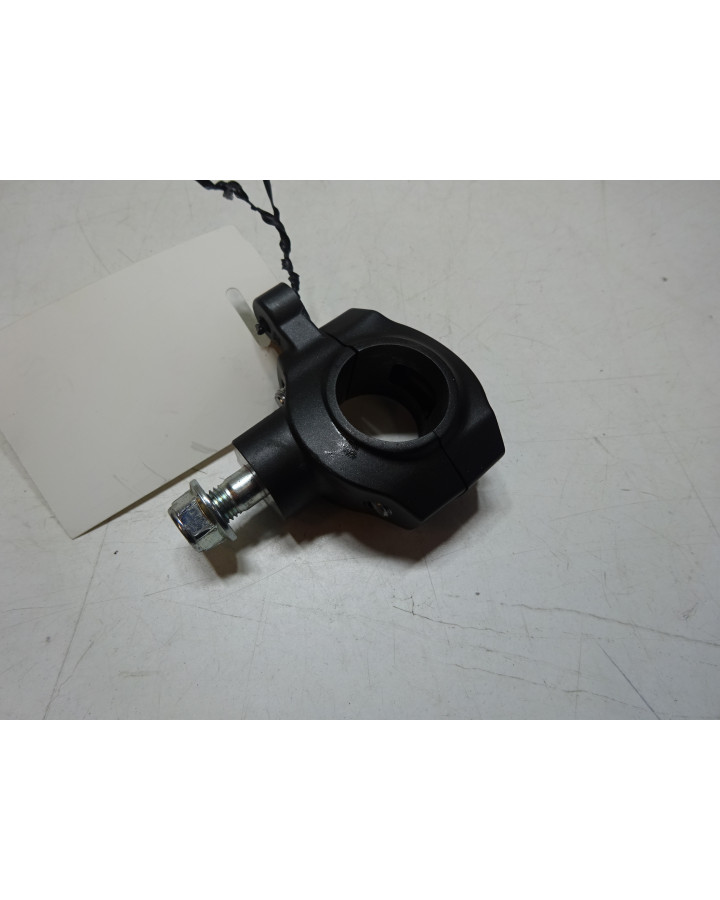 Yamaha XSR900, styrfäste höger