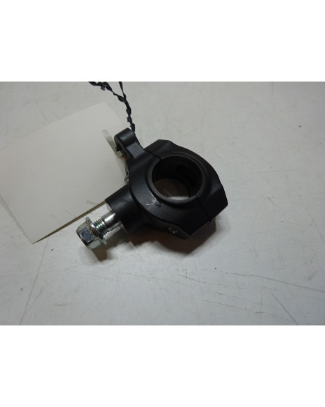 Yamaha XSR900, styrfäste höger