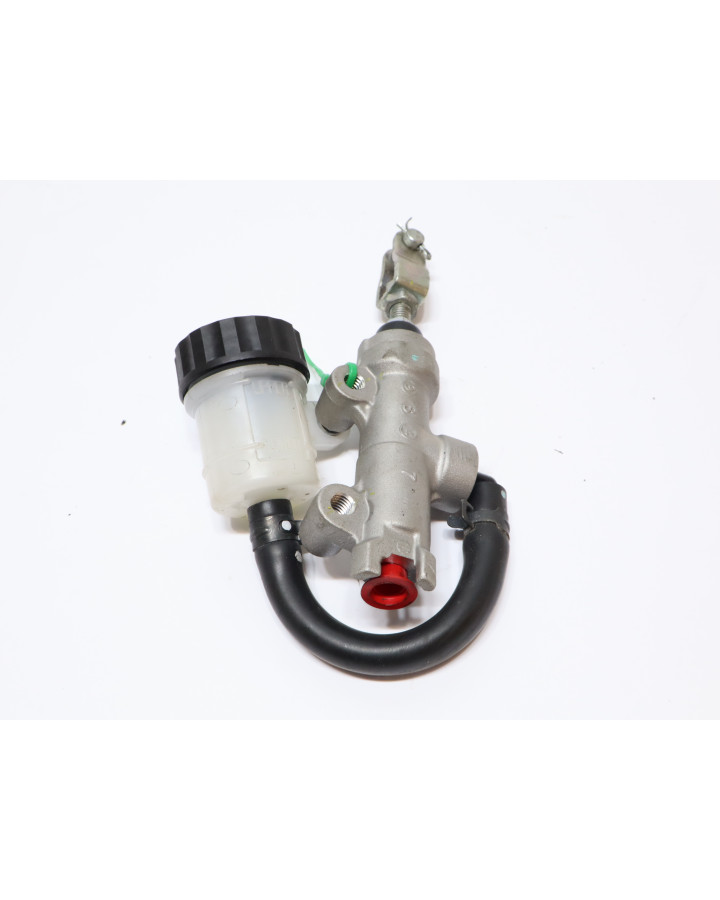 Kawasaki Ninja 125, bromscylinder bak