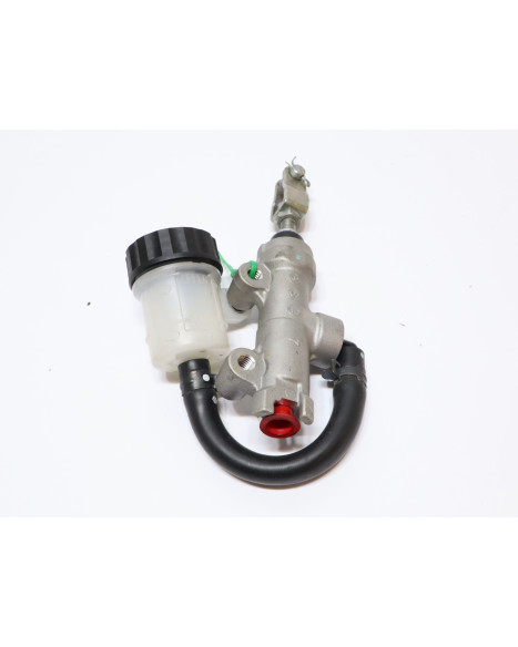 Kawasaki Ninja 125, bromscylinder bak