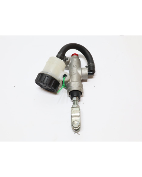 Kawasaki Ninja 125, bromscylinder bak