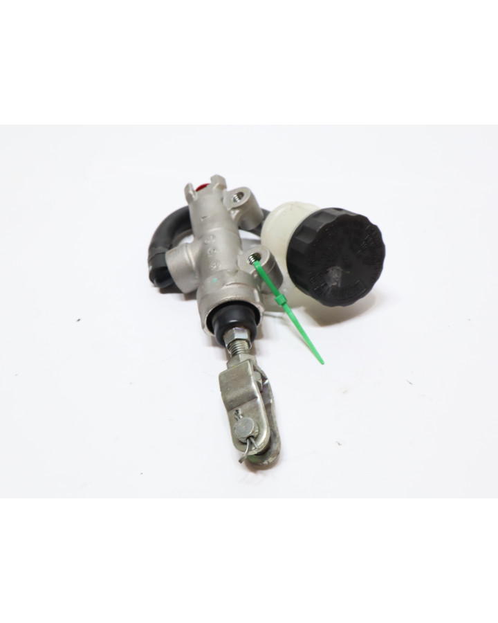 Kawasaki Ninja 125, bromscylinder bak