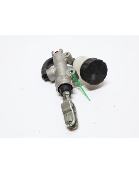 Kawasaki Ninja 125, bromscylinder bak