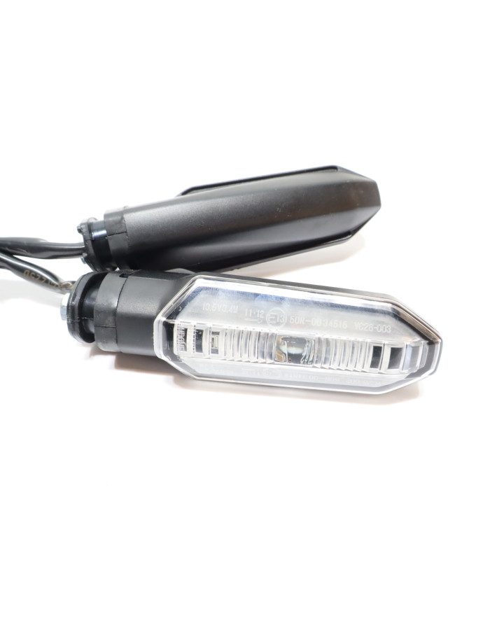 Honda NC750X, blinkers fram (par)