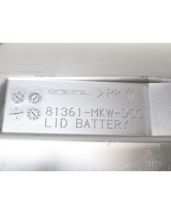 Honda NC750X, batterilucka