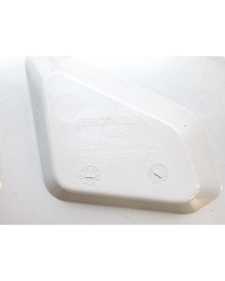 Honda NC750X, sidokåpa höger