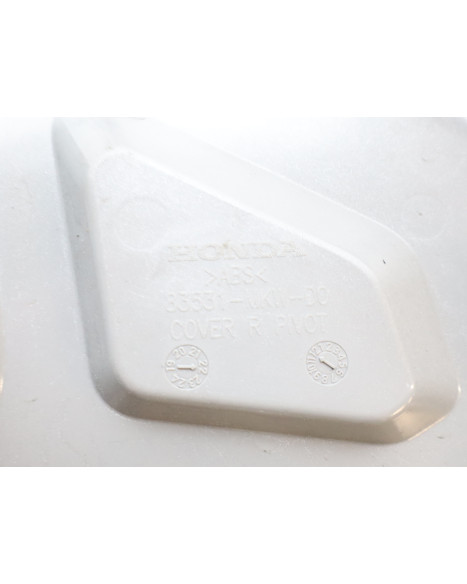 Honda NC750X, sidokåpa höger