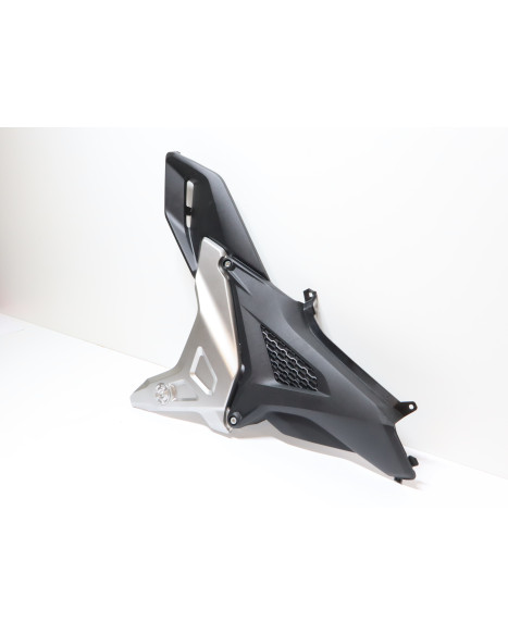 Honda NC750X, sidokåpa vänster