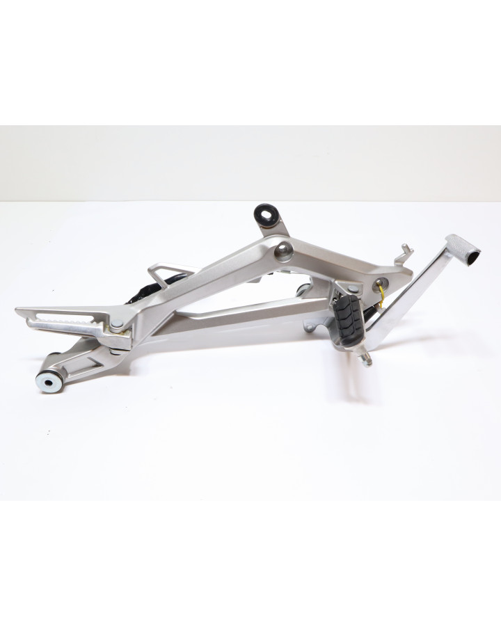 Honda NC750X, fotpinne höger komplett