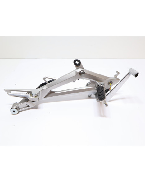 Honda NC750X, fotpinne höger komplett