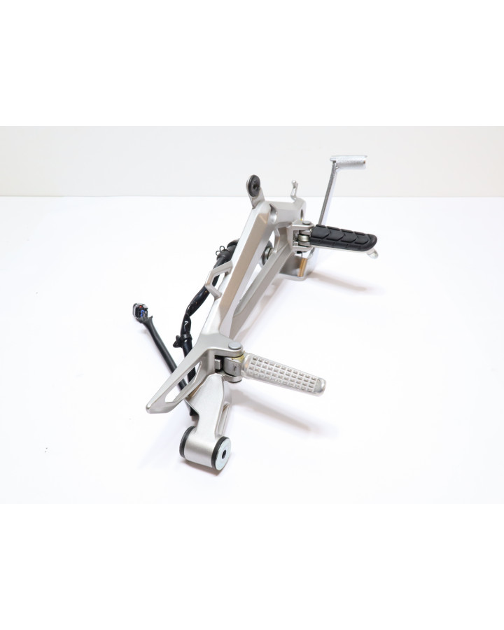 Honda NC750X, fotpinne höger komplett