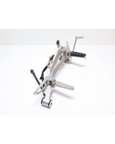 Honda NC750X, fotpinne höger komplett