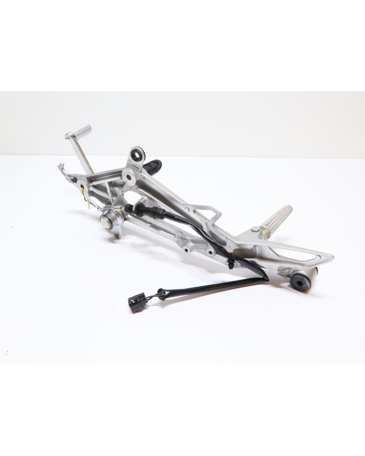 Honda NC750X, fotpinne höger komplett