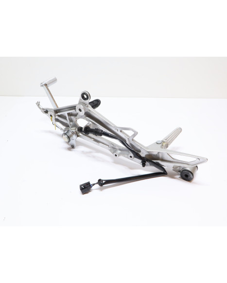 Honda NC750X, fotpinne höger komplett