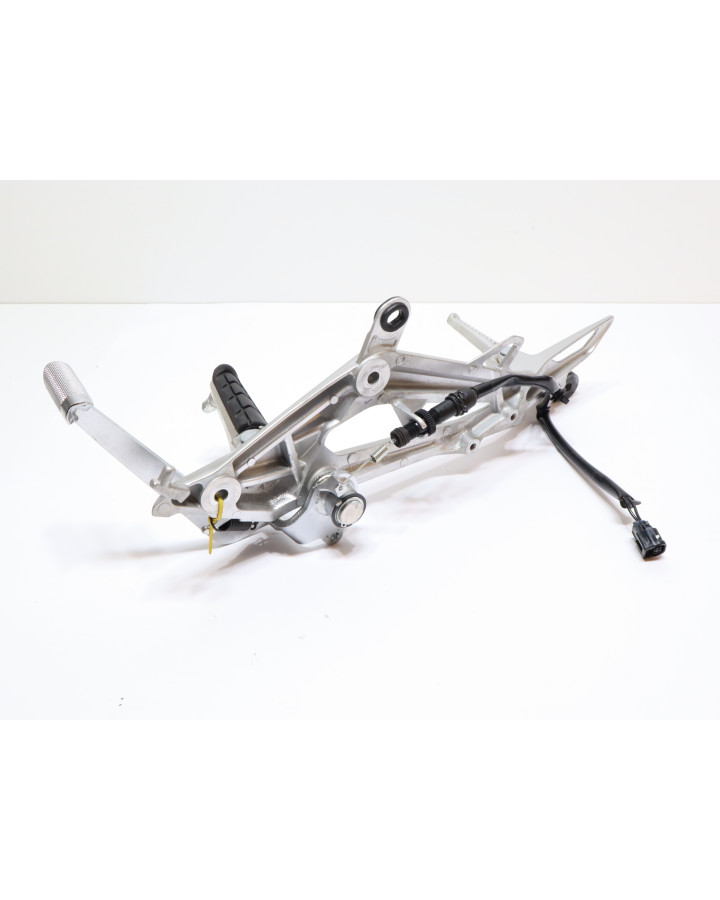 Honda NC750X, fotpinne höger komplett