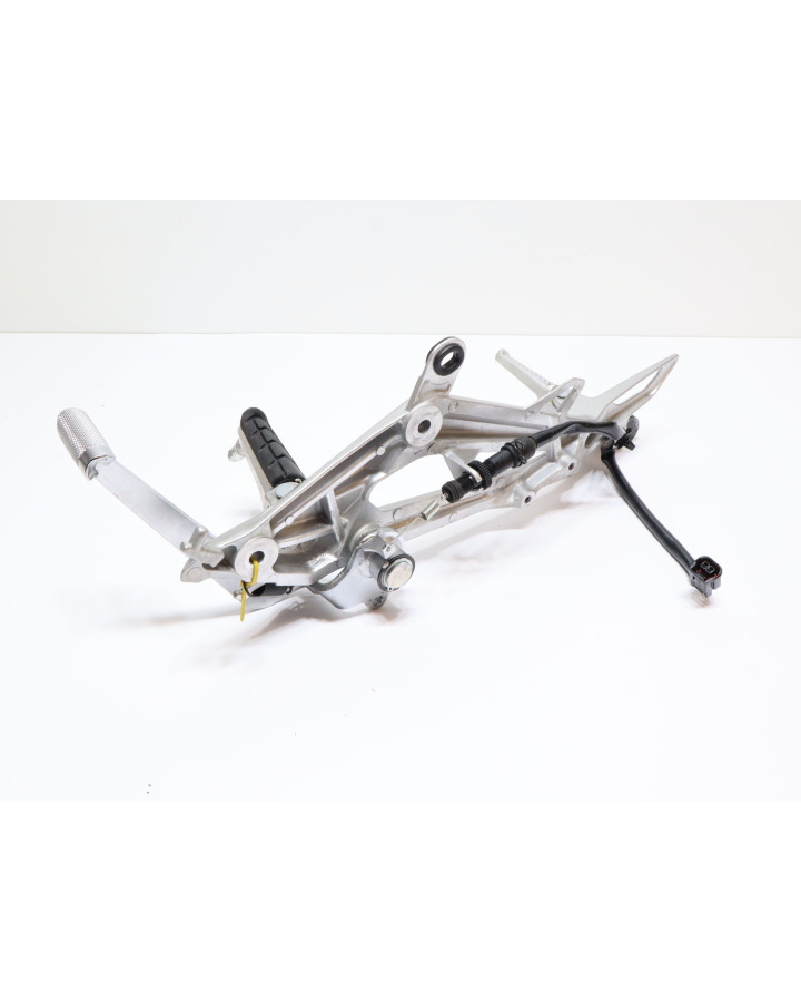 Honda NC750X, fotpinne höger komplett