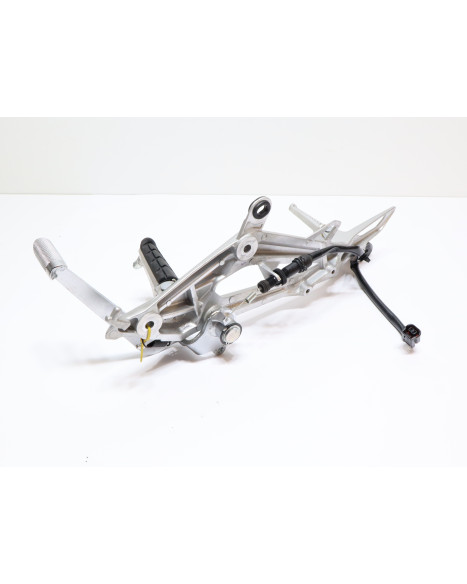 Honda NC750X, fotpinne höger komplett