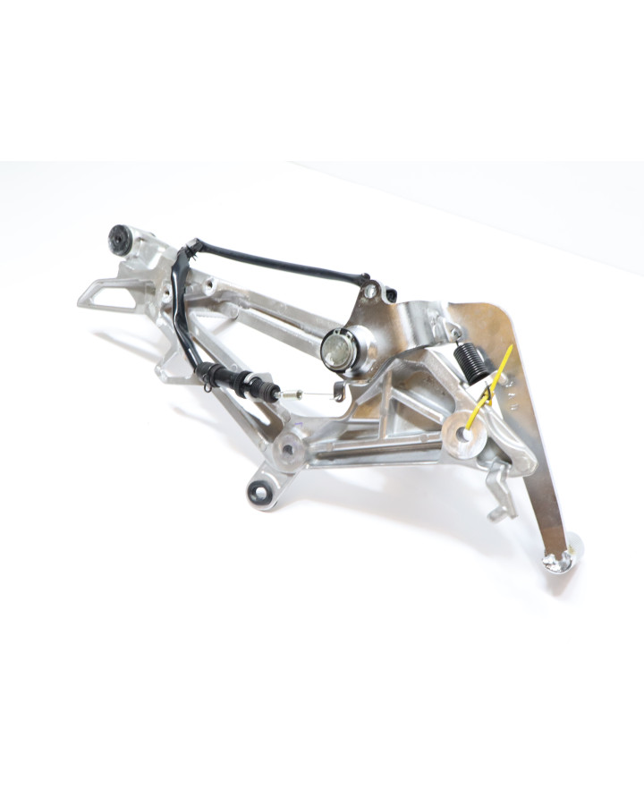 Honda NC750X, fotpinne höger komplett