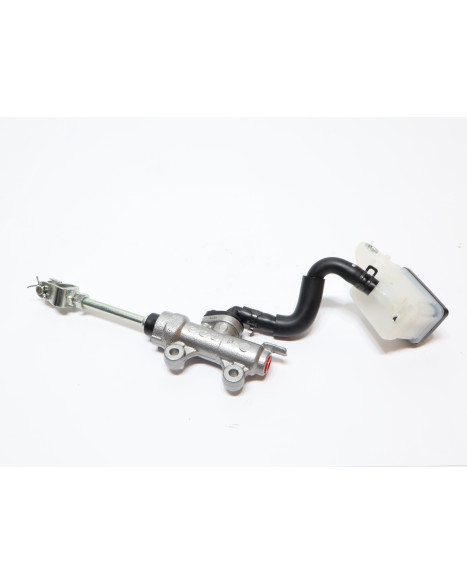 Honda NC750X, bromscylinder bak