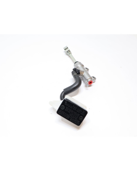 Honda NC750X, bromscylinder bak